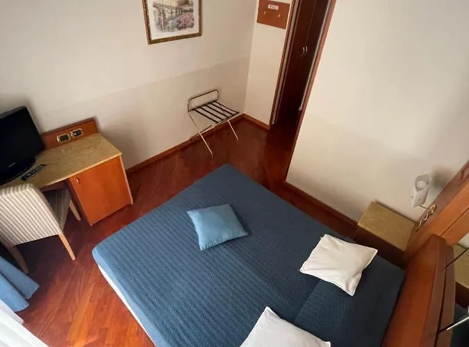 3rd Floor 69 Manin Street מלון 3*